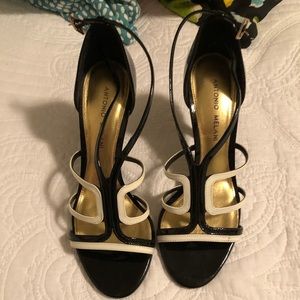 antonio melani Sixe 7 black cream sandals